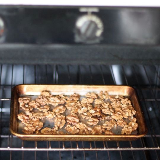 How to roast nuts in the oven