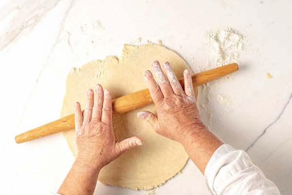 How to roll a pie crust