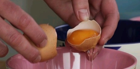 How to separate eggs