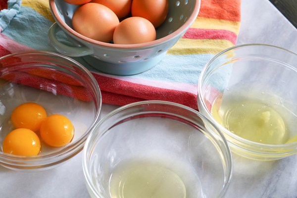 How to separate eggs