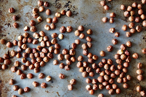 How to skin nuts