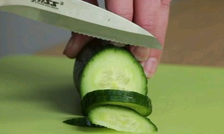 How to slice cucumber