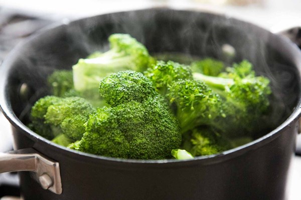 How to steam broccoli perfectly every time