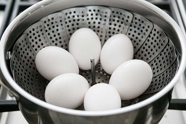 How to steam hard boiled eggs