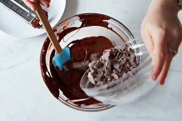 How to temper chocolate in the microwave