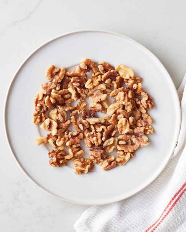 How to toast nuts in the microwave 