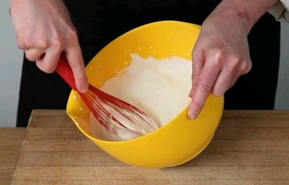 How to whisk cream