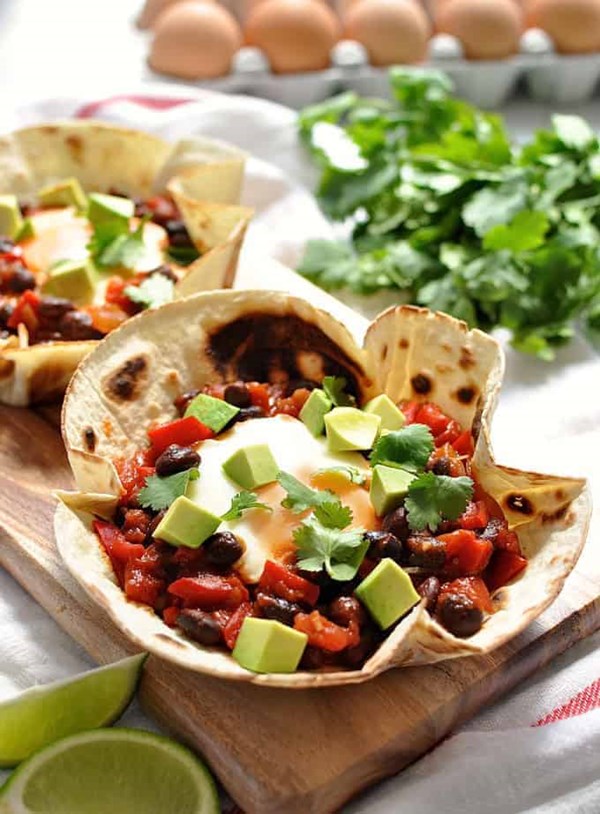 Huevos rancheros tortilla bowls