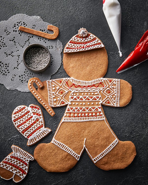 Huge dress-up gingerbread person 