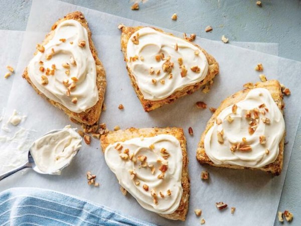 Hummingbird scones [vanilla cream cheese glaze]