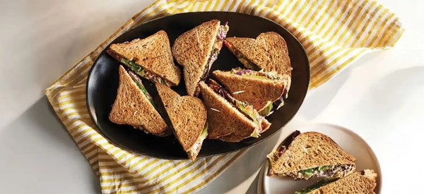 Hummus salad sammies 