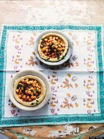 Hummus with slow-cooked chickpeas
