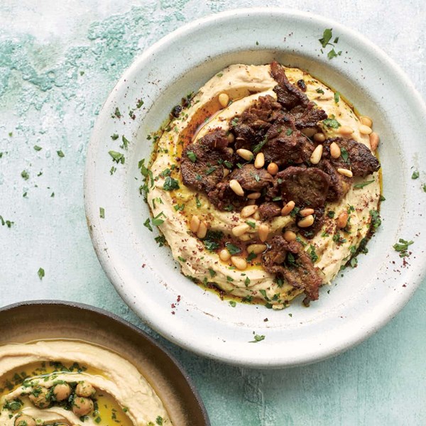 Hummus with spiced lamb