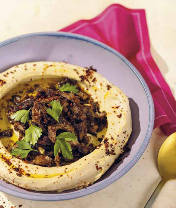 Hummus with spiced lamb (Hummus bil awarma)