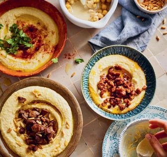 Hummus with tahini (Hummus bi tahini)