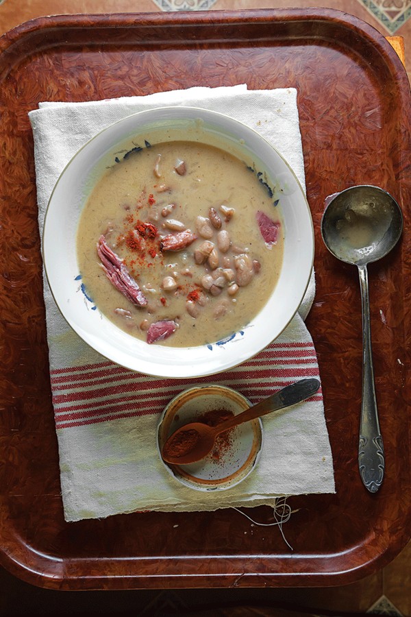 Hungarian bean and ham soup (Csülkös bableves)