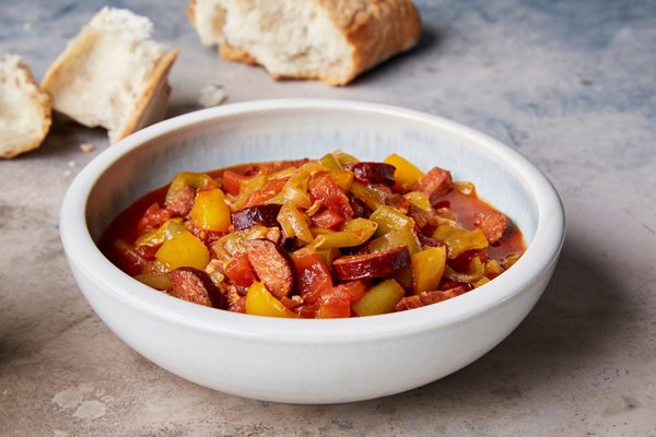 Hungarian pepper stew with tomatoes and sausage (Lecsó)