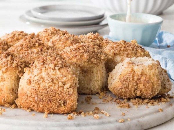 Hungarian pull-apart pecan coffee cake [vanilla dipping sauce]