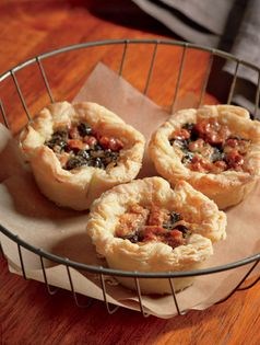 Hungarian raisin walnut tartlets