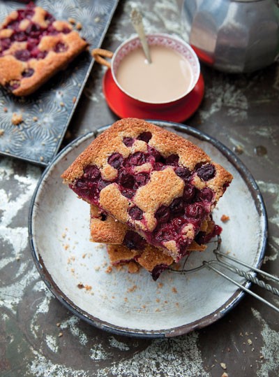 Hungarian sour cherry cake 