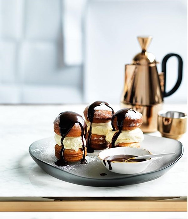 Ice-cream beignet sandwiches with chocolate sauce