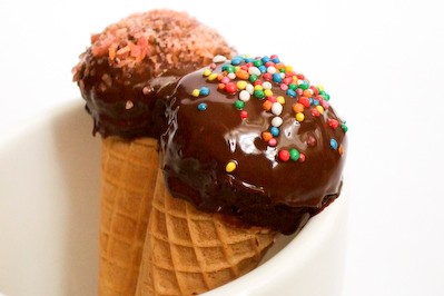 Ice cream cone cupcakes (with popping candy!)