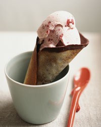 Ice cream in crispy chocolate-coconut cones