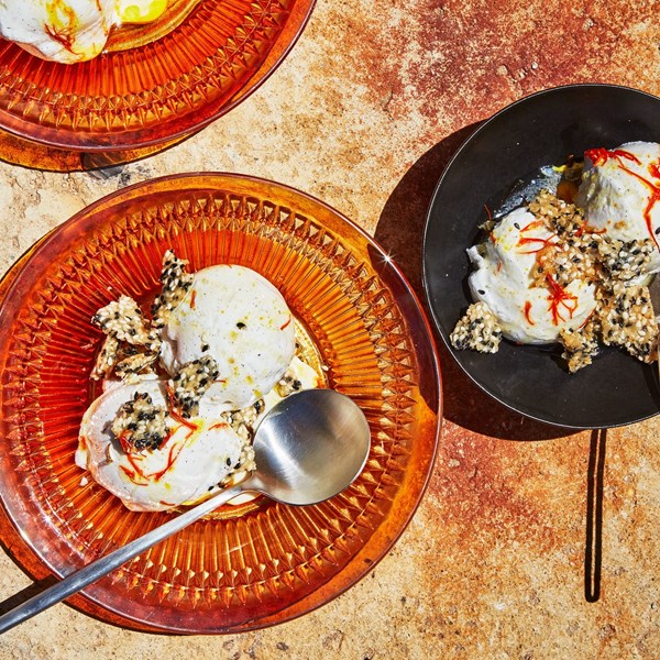 Ice cream with saffron oil and sesame wafer
