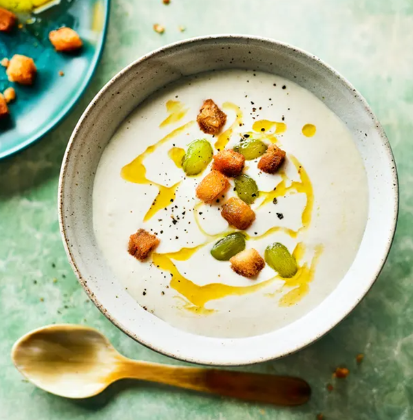 Iced almond and garlic soup (Ajo blanco)
