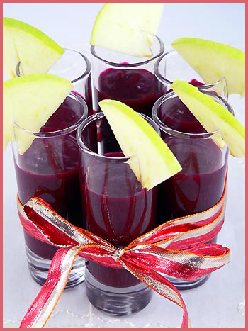 Iced beet and green apple mise en bouche (Mise en bouche de betterave et pomme verte glacée)