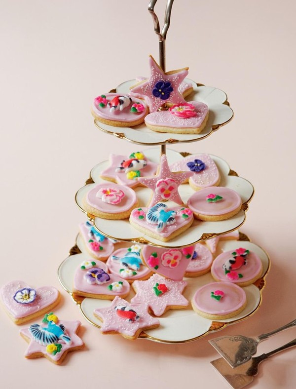 Iced biscuits