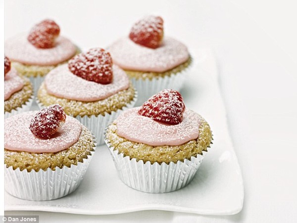 Iced hidden strawberry cup cakes
