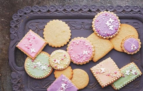 Iced lemon biscuits (cookies)
