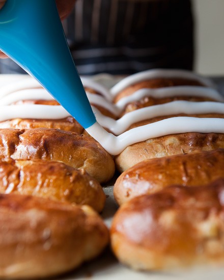 Iced London buns