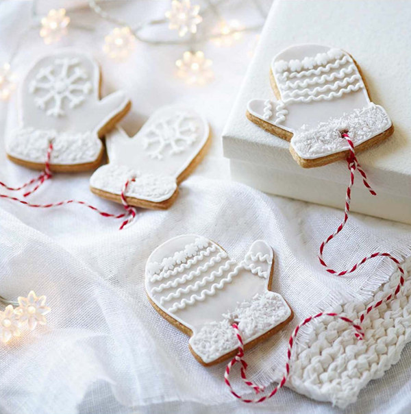 Iced mitten cookies
