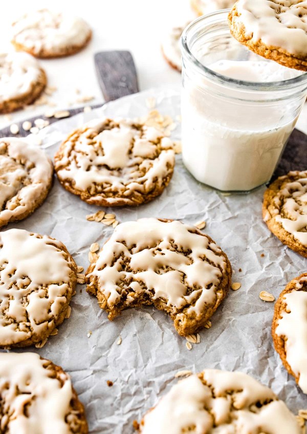 Iced oatmeal cookies
