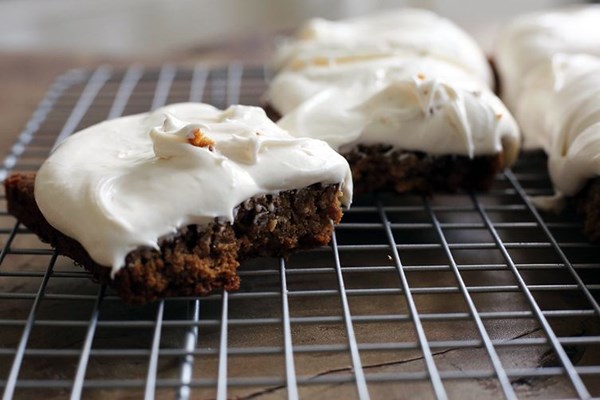 Iced oatmeal pie bars