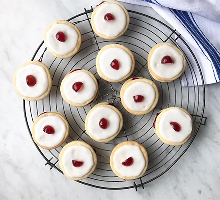 Iced raspberry sandwich
