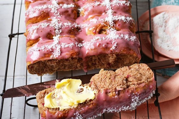 'Iced Vovo' hot cross buns