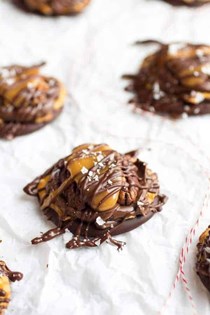 (Idiot proof) salted chocolate covered pretzel + Nutella turtle cookies