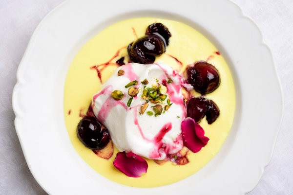 Île flottante with fresh cherries