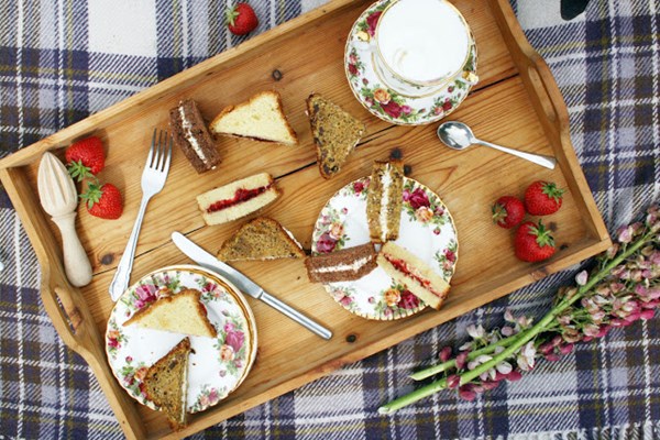 Illusionary cake sandwiches