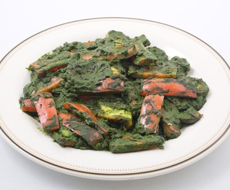 Indian cheese and red peppers in fragrant spinach sauce (Saag paneer)