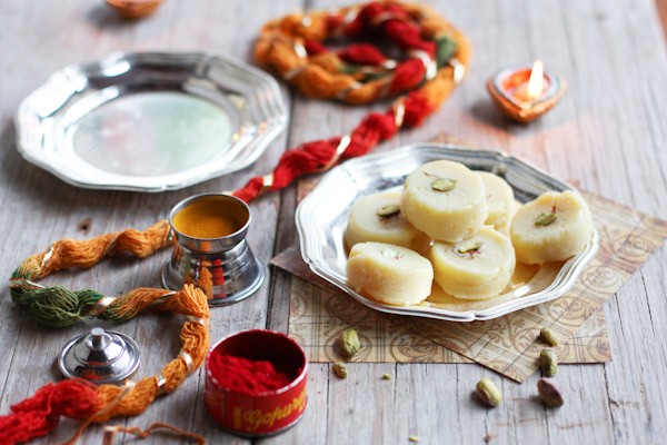 Indian cream fudge (Malai peda)