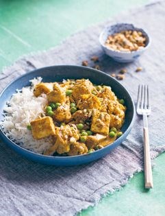 Indian curry with paneer, cauliflower and peas