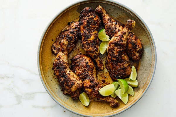 Indian grilled chicken with whole spices (Bhatti da murgh)