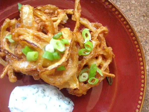 Indian onion fritters (Onion bahji)