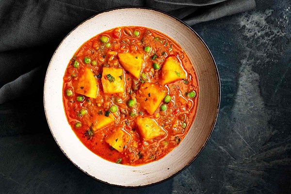 Indian potato and green pea curry (Aloo matar)