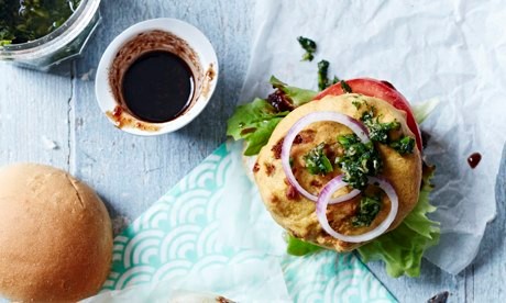 Indian potato burger (Batata vada pav)