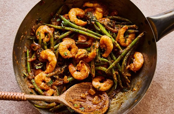 Indian-spiced prawn & green bean stir fry